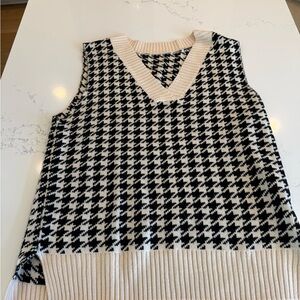 Sleeveless Sweater Vest - Black and Cream